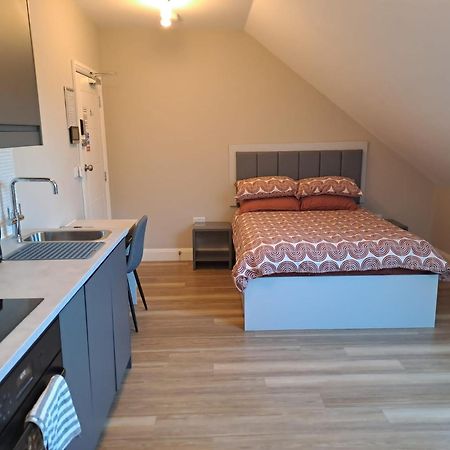 Sands House - Luxury Modern Studios With Secure Parking In Epsom, Surrey Dış mekan fotoğraf