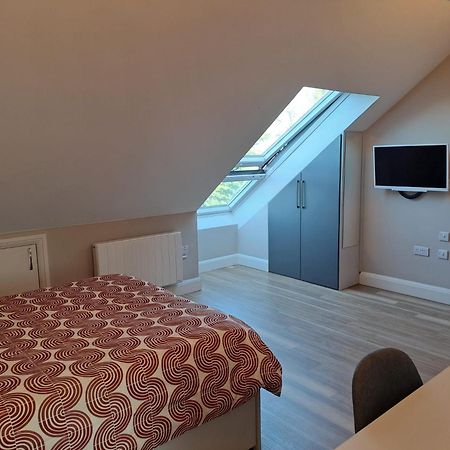Sands House - Luxury Modern Studios With Secure Parking In Epsom, Surrey Oda fotoğraf