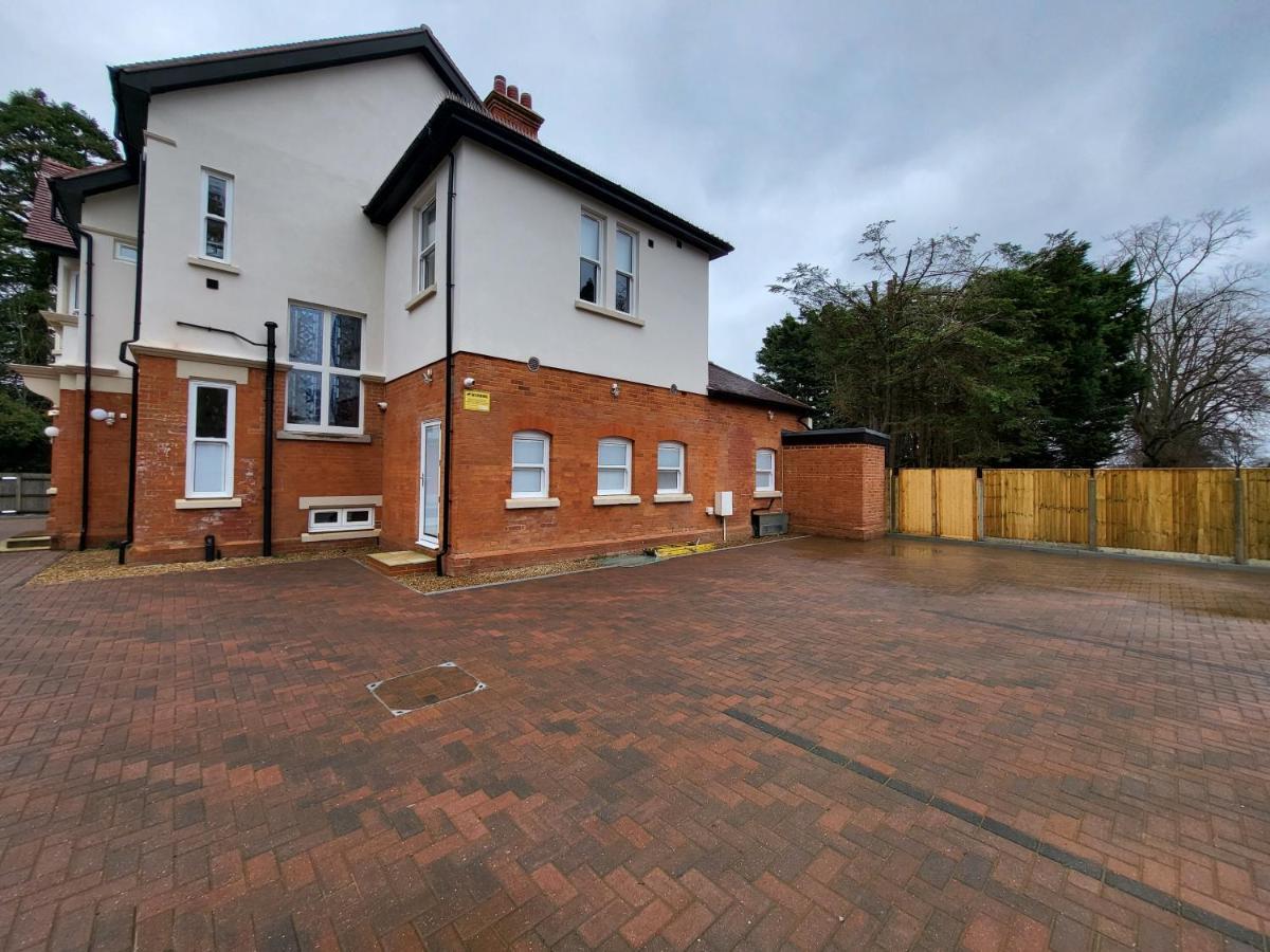 Sands House - Luxury Modern Studios With Secure Parking In Epsom, Surrey Dış mekan fotoğraf