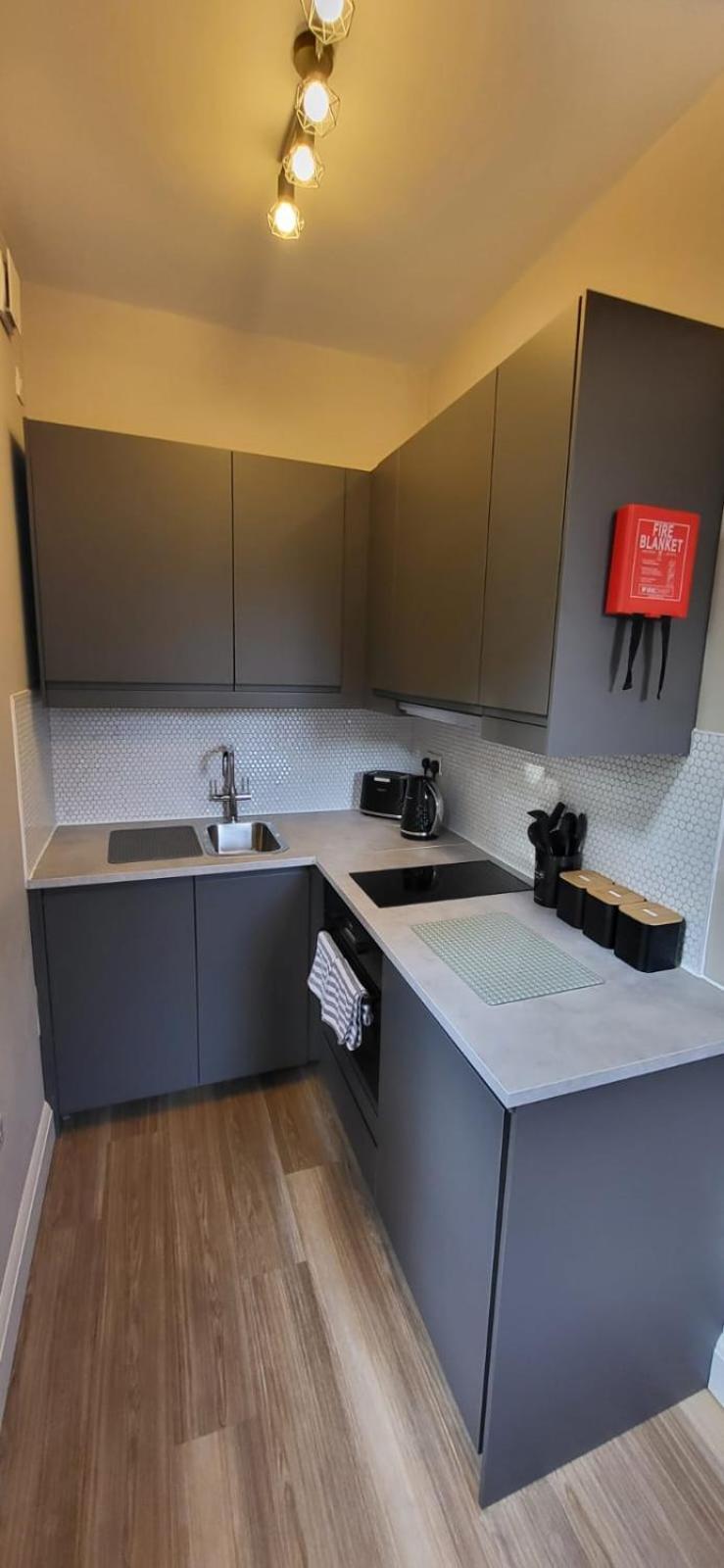 Sands House - Luxury Modern Studios With Secure Parking In Epsom, Surrey Oda fotoğraf